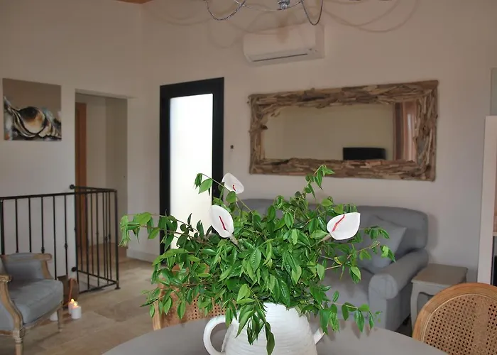 Villa Madra