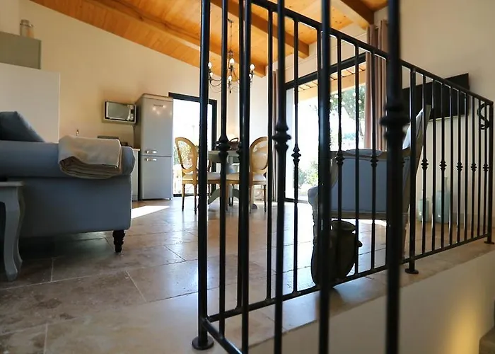 Villa Madra
